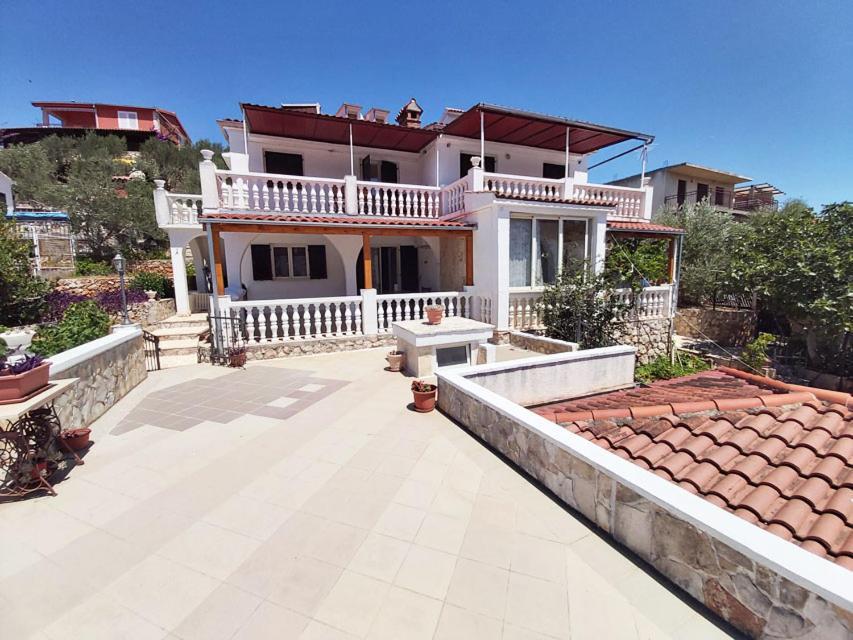 Apartments Carmen Vinišće Zewnętrze zdjęcie