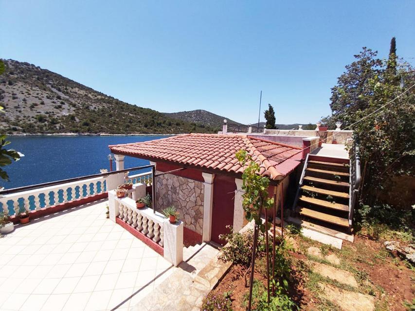 Apartments Carmen Vinišće Zewnętrze zdjęcie