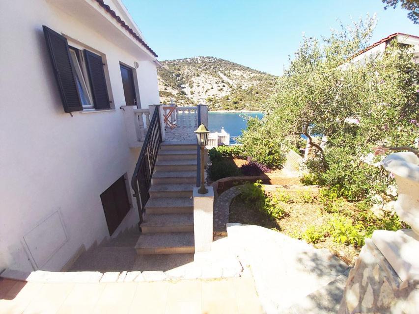Apartments Carmen Vinišće Zewnętrze zdjęcie