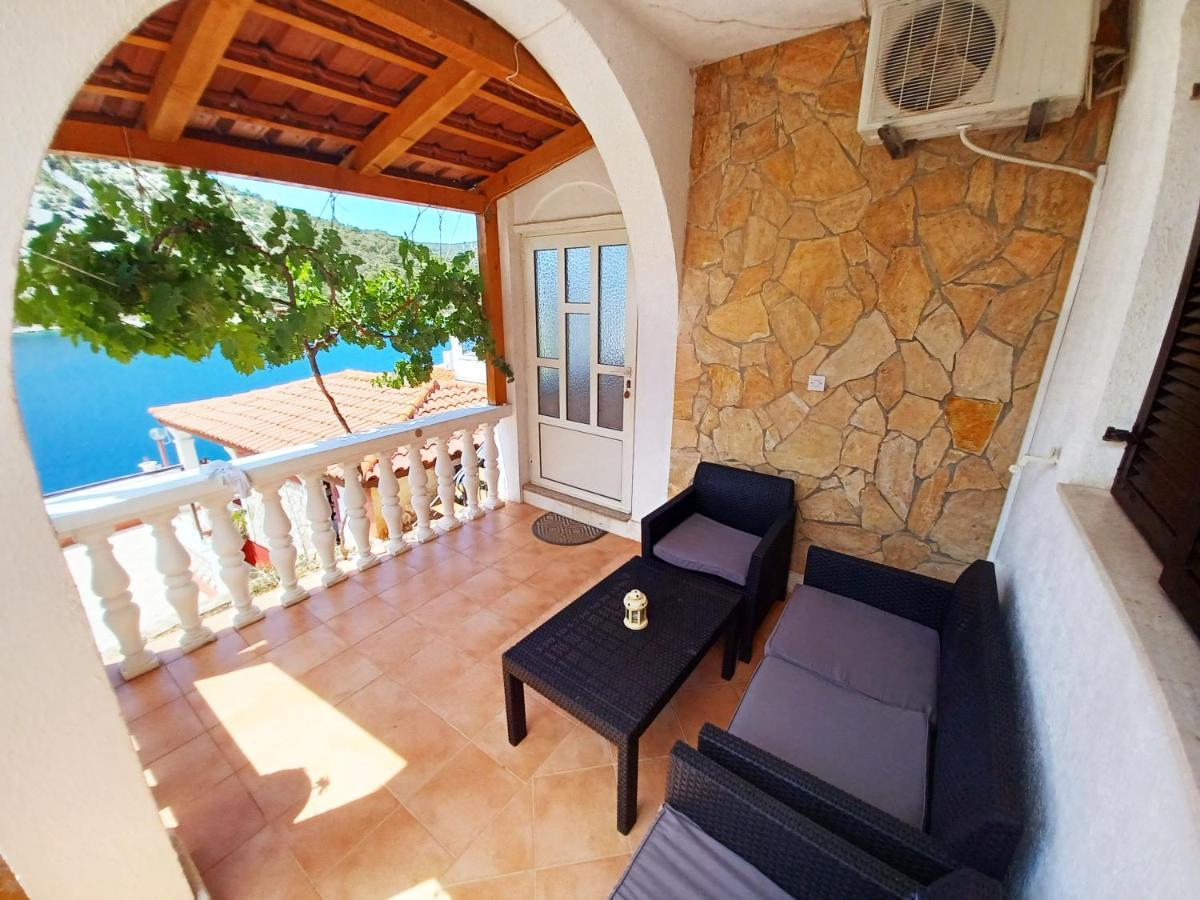 Apartments Carmen Vinišće Zewnętrze zdjęcie