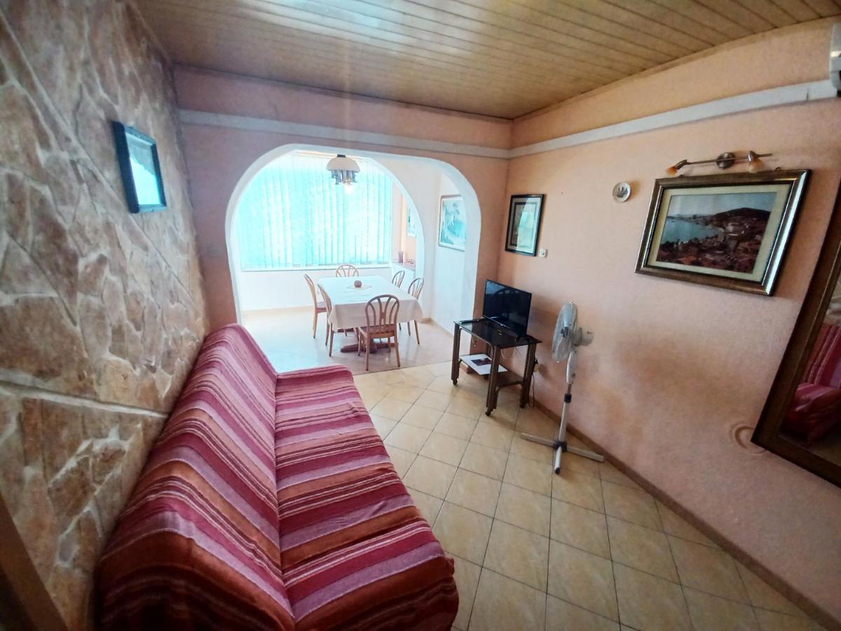 Apartments Carmen Vinišće Zewnętrze zdjęcie