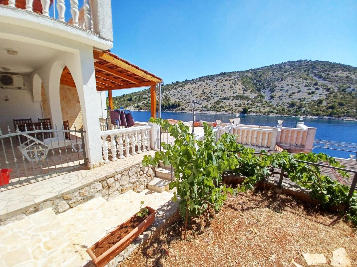 Apartments Carmen Vinišće Zewnętrze zdjęcie