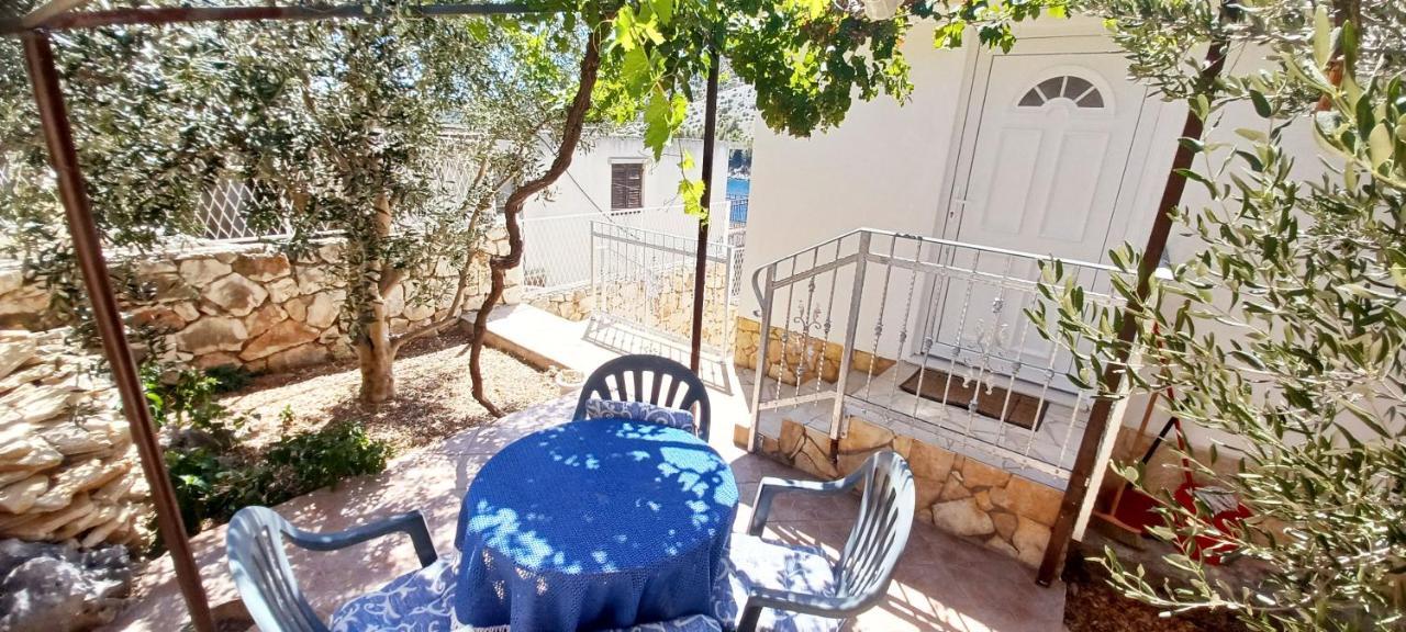 Apartments Carmen Vinišće Zewnętrze zdjęcie