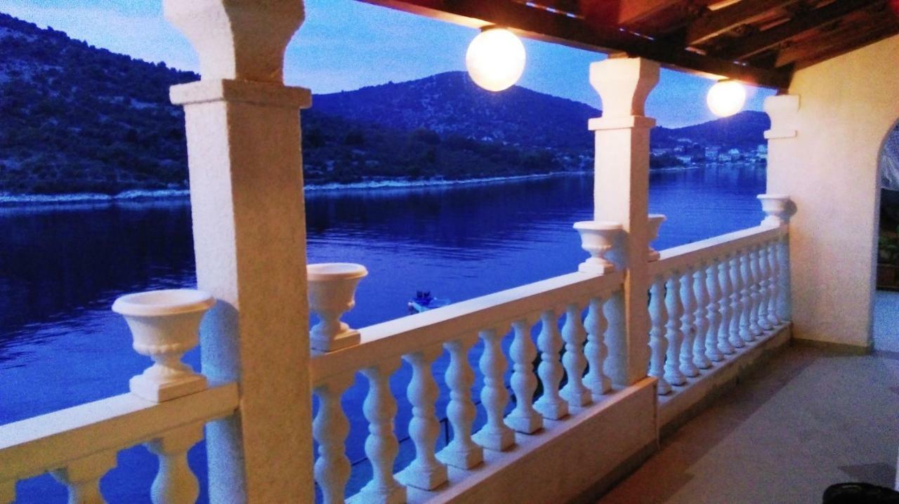 Apartments Carmen Vinišće Zewnętrze zdjęcie