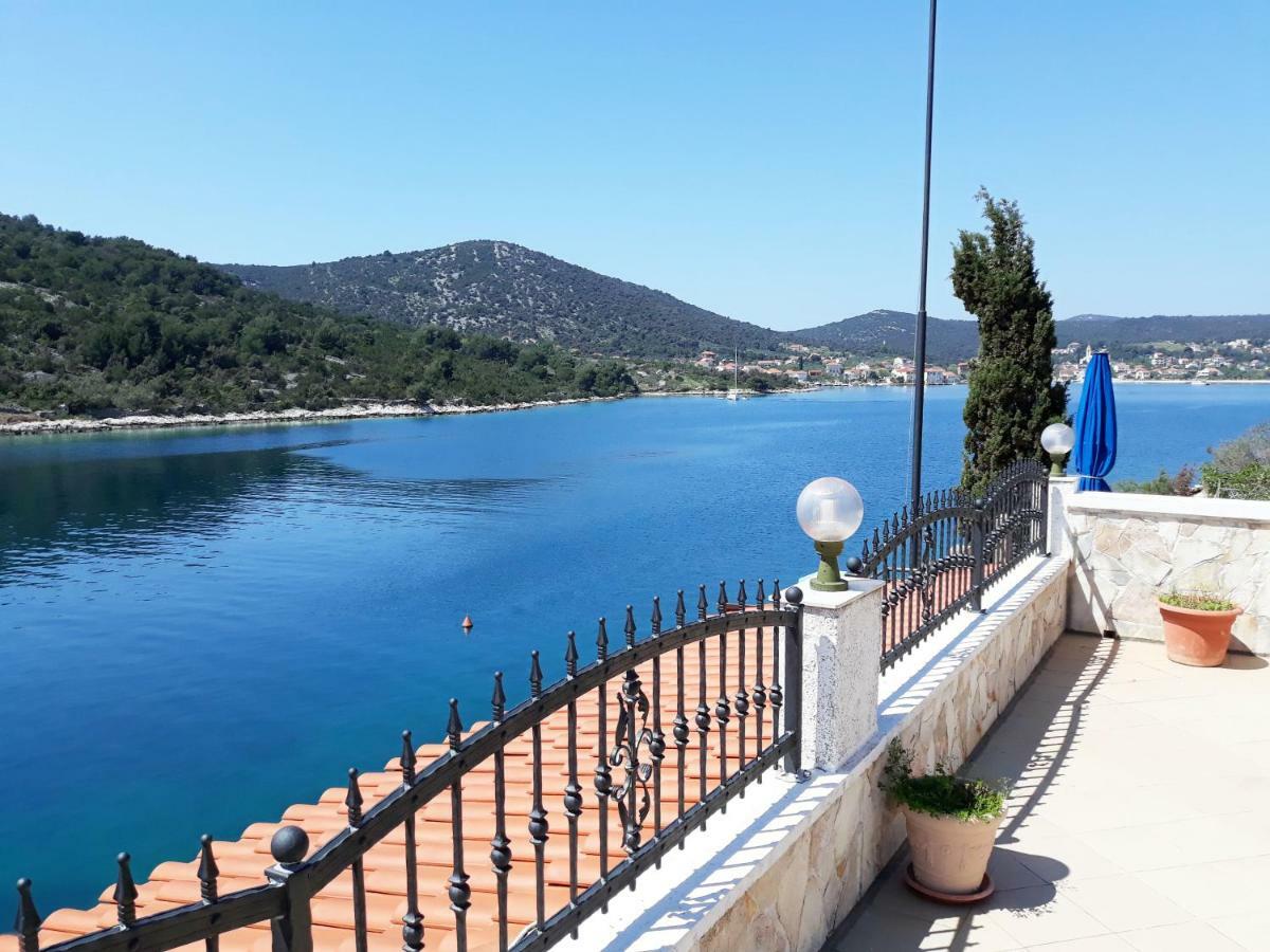 Apartments Carmen Vinišće Zewnętrze zdjęcie