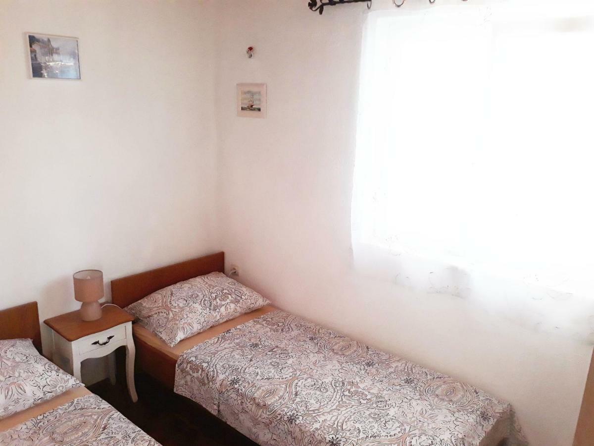 Apartments Carmen Vinišće Zewnętrze zdjęcie
