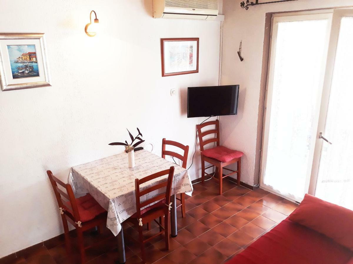 Apartments Carmen Vinišće Zewnętrze zdjęcie