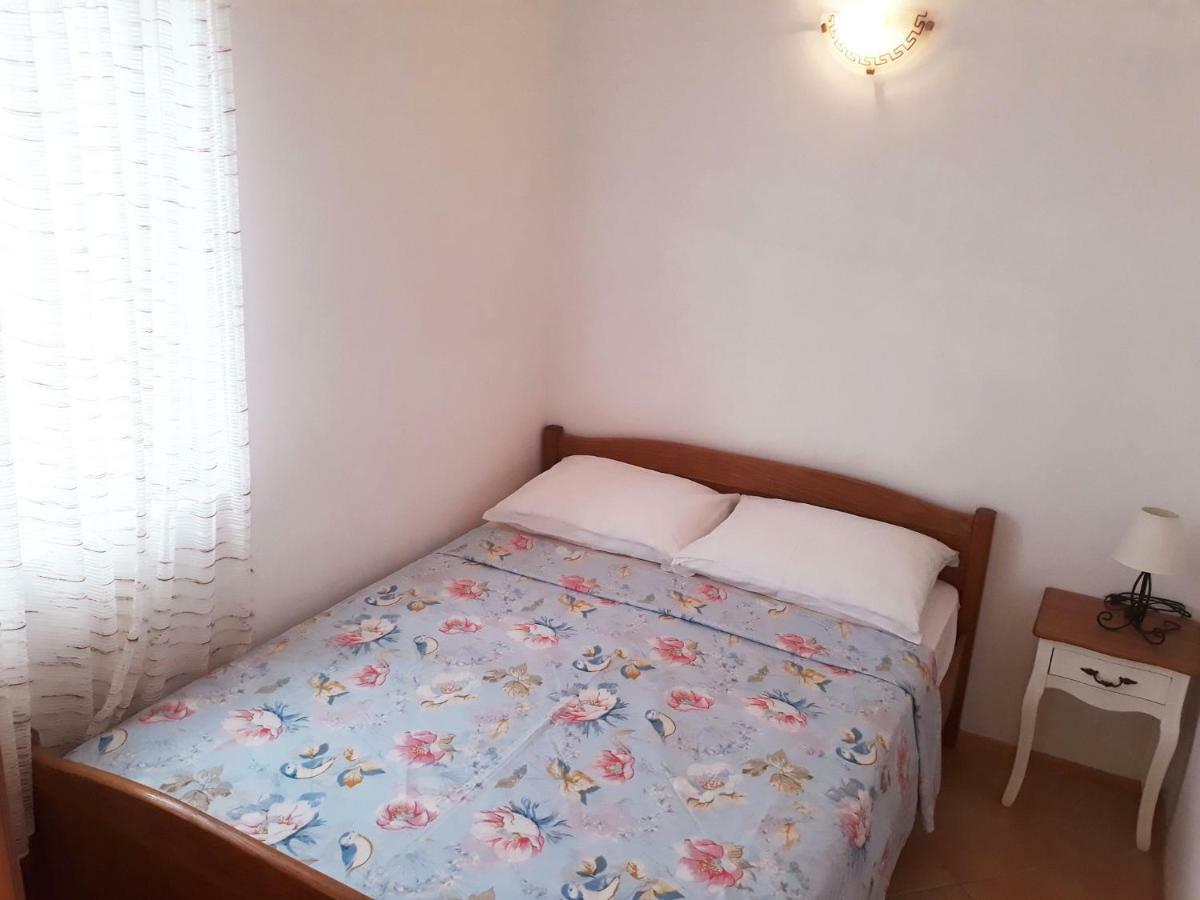 Apartments Carmen Vinišće Zewnętrze zdjęcie
